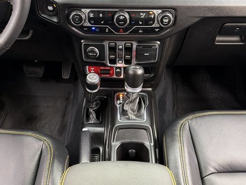Used 2024 Jeep Wrangler Unlimited AWD/4WD image 35