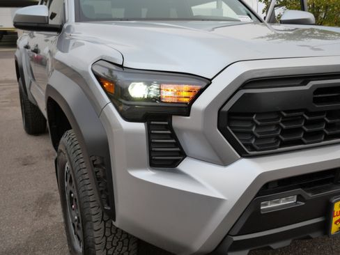 Certified 2025 Toyota Tacoma TRD Off-Road image 17
