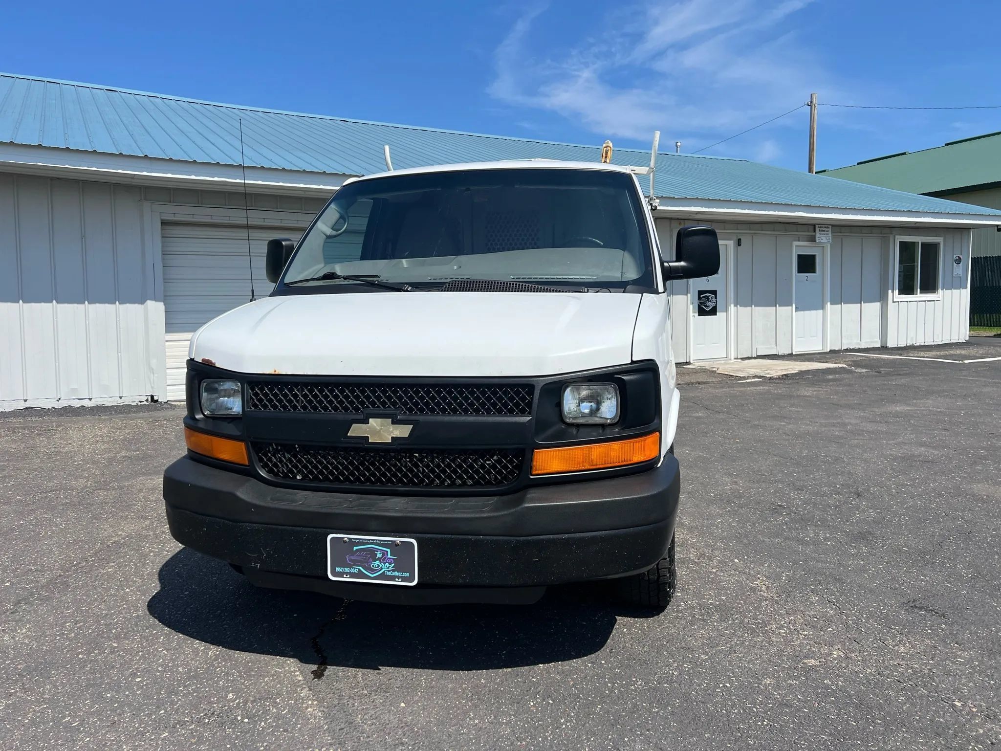 Used 2015 Chevrolet Express 2500 RWD image 2