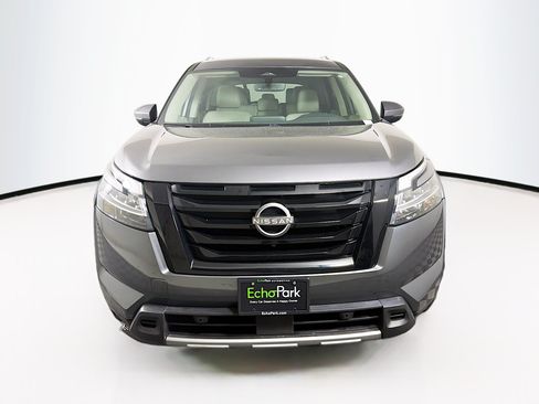 Used 2023 Nissan Pathfinder SL w/ Lighting Package (N92) FWD image 2