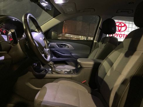 Used 2021 Chevrolet Traverse LT image 10