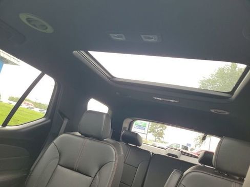 Used 2022 Chevrolet Traverse RS image 35