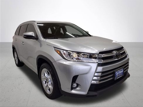Used 2019 Toyota Highlander Limited AWD/4WD image 4