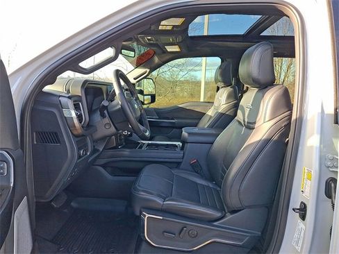 Used 2025 Ford F450 Platinum w/ FX4 Off-Road Package image 20