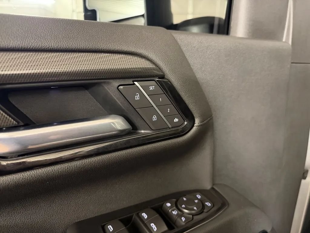 Used 2026 GMC Sierra 3500 AT4 w/ AT4 Premium Plus Package AWD/4WD image 17