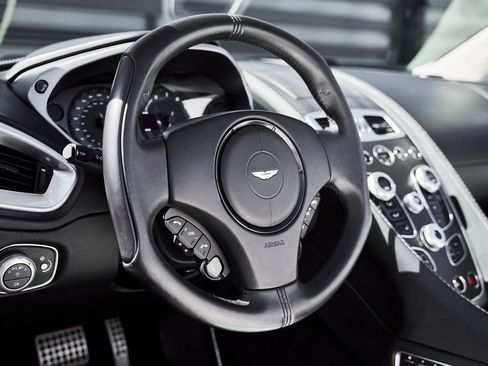 Used 2017 Aston Martin Vanquish S RWD image 45
