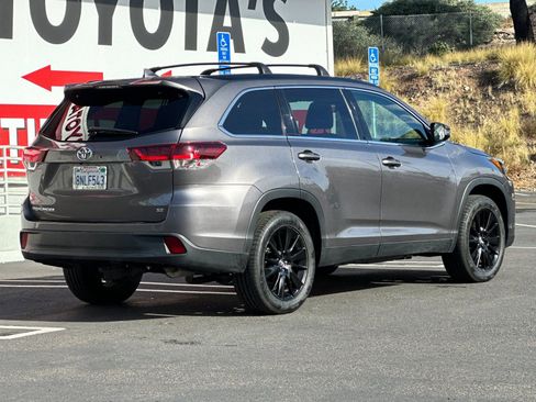 Used 2019 Toyota Highlander SE image 5