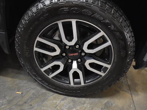 Used 2024 GMC Sierra 1500 AT4 w/ Technology Package image 36