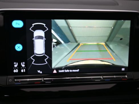 Used 2024 Volkswagen Atlas Cross Sport SE w/ Panoramic Sunroof Package FWD image 23