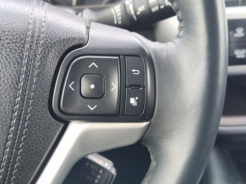 Used 2016 Toyota Highlander XLE image 31