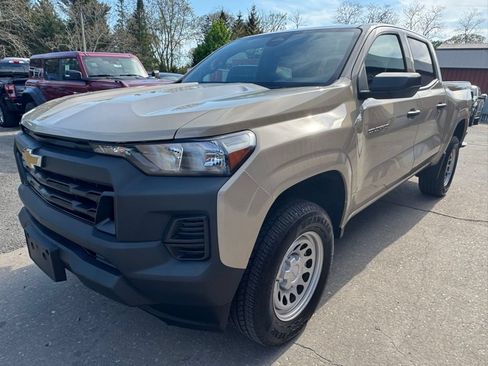 Used 2024 Chevrolet Colorado W/T RWD image 3
