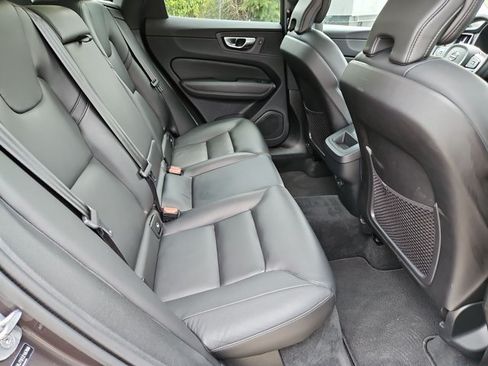 Used 2025 Volvo XC60 B5 Core AWD/4WD image 19
