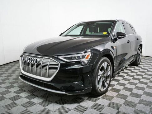 Used 2023 Audi e-tron Premium Plus w/ Premium Plus Package AWD/4WD image 33