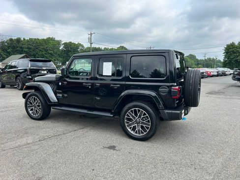 Used 2023 Jeep Wrangler Unlimited Sahara w/ Cold Weather Group AWD/4WD image 4