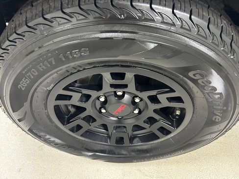 Used 2021 Toyota 4Runner Venture w/ Moonroof Package AWD/4WD image 9