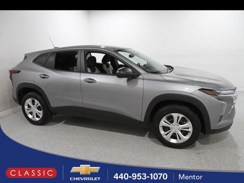 Certified 2024 Chevrolet Trax LS w/ Driver Confidence Package FWD image 1