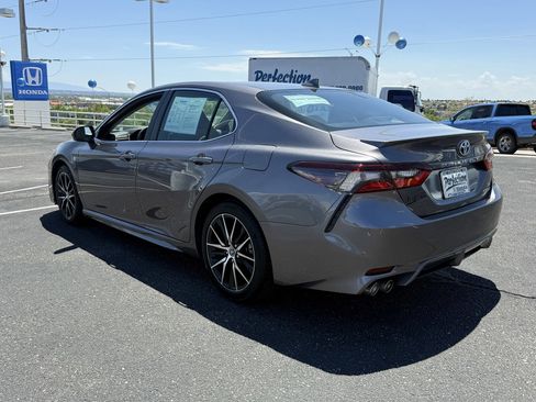 Used 2022 Toyota Camry SE image 7