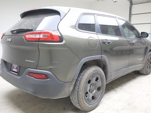 Used 2015 Jeep Cherokee Sport FWD image 3