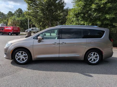 Used 2017 Chrysler Pacifica Touring-L Plus w/ Tire & Wheel Group FWD image 7
