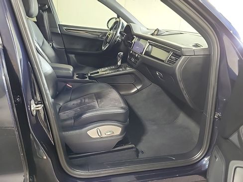 Used 2021 Porsche Macan image 8