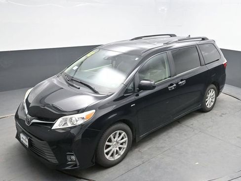 Used 2018 Toyota Sienna XLE AWD/4WD image 18