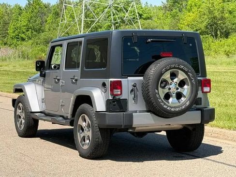 Used 2016 Jeep Wrangler Unlimited Sahara w/ Dual Top Group AWD/4WD image 26