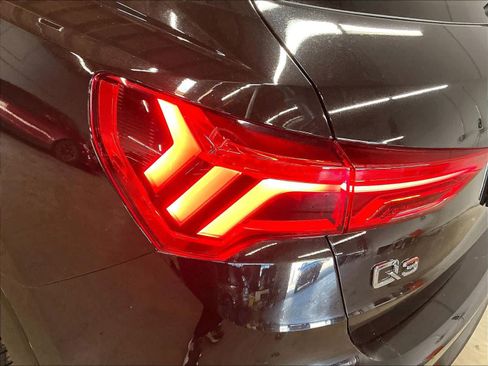 Certified 2025 Audi Q3 2.0T Premium w/ Convenience Package image 32