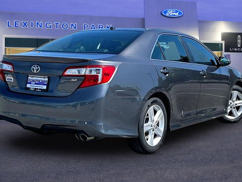 Used 2014 Toyota Camry SE w/ Leather Package FWD image 5
