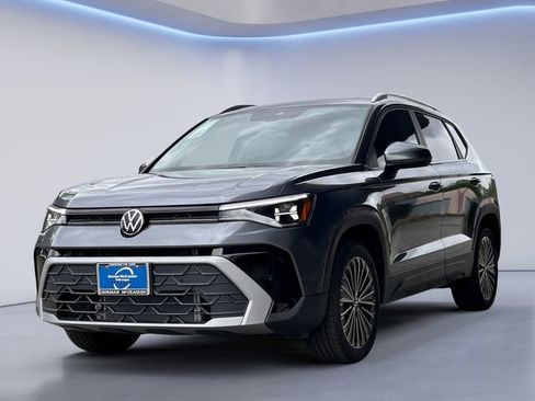 New 2026 Volkswagen Taos SE FWD image 7