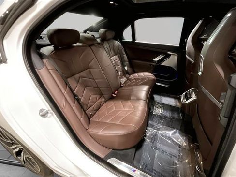 Used 2024 BMW 740i xDrive w/ Premium Package AWD/4WD image 28