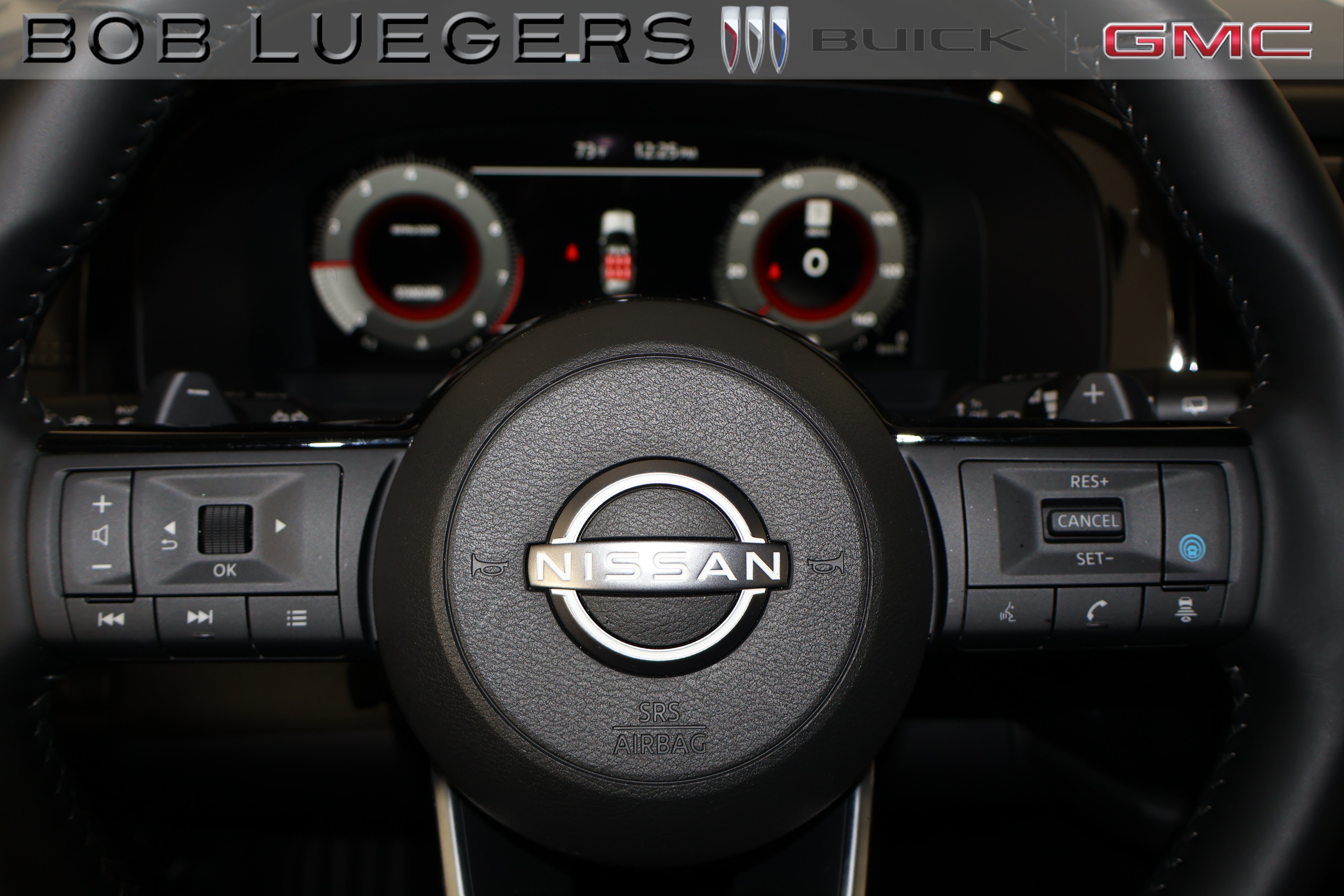 Used 2025 Nissan Pathfinder Platinum FWD image 28