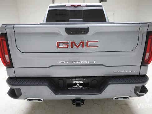 Used 2023 GMC Sierra 1500 Denali w/ Denali Reserve Package AWD/4WD image 3