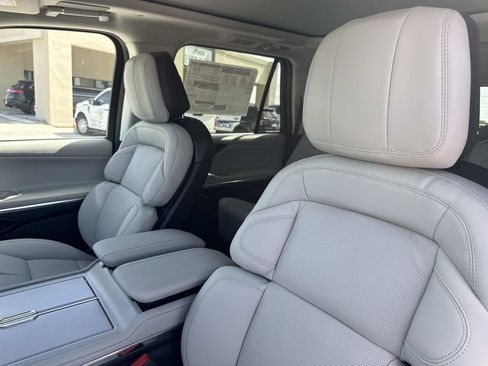 New 2026 Lincoln Navigator Reserve image 23