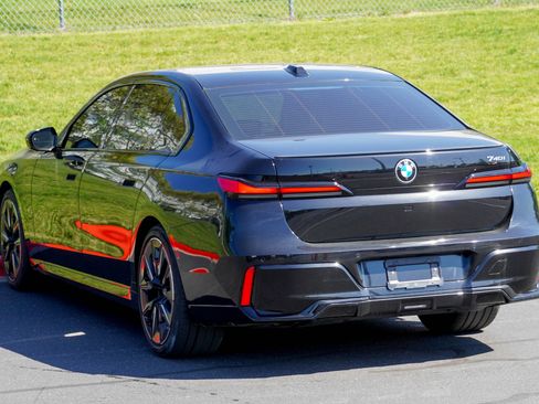 Certified 2023 BMW 740i RWD image 7