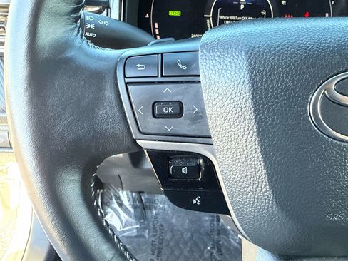 Used 2025 Toyota Camry SE image 25