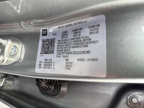 Used 2025 Chevrolet Colorado Z71 AWD/4WD image 41
