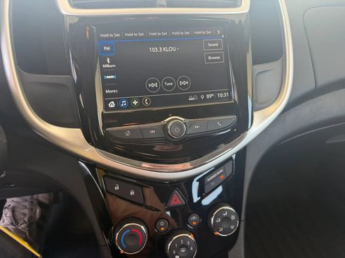 Used 2018 Chevrolet Sonic LT FWD image 12