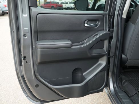 Used 2025 Nissan Frontier SV w/ SV Convenience Package image 16