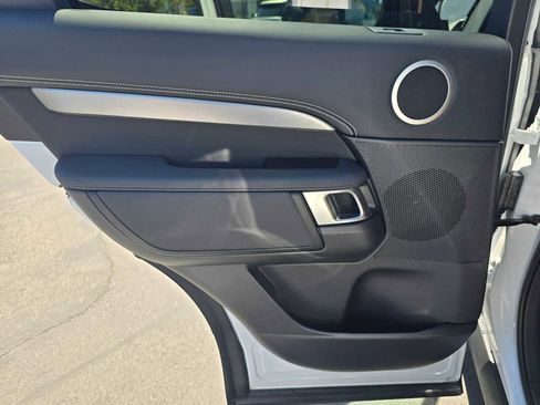 Certified 2025 Land Rover Discovery Dynamic SE image 19