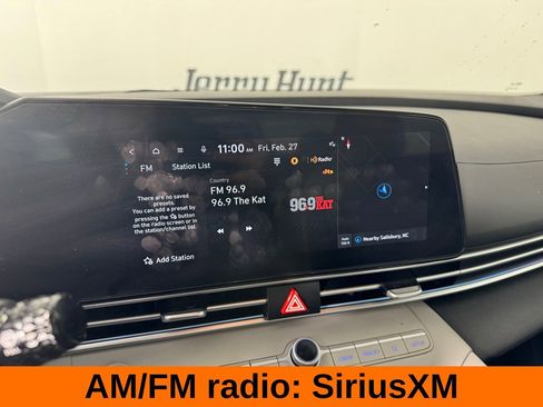 Used 2025 Hyundai Elantra Limited image 13