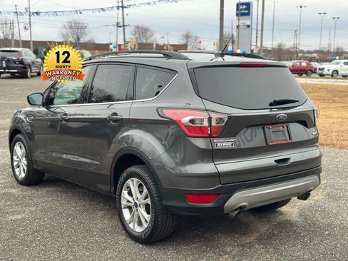 Used 2017 Ford Escape SE w/ Equipment Group 201A image 3