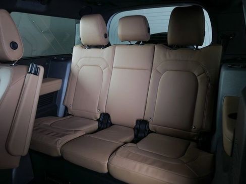 New 2026 Land Rover Defender 130 X-Dynamic SE image 31