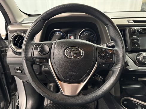 Used 2018 Toyota RAV4 LE image 13