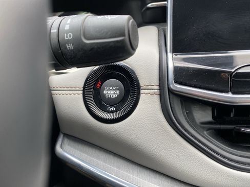 Used 2022 Jeep Compass Limited image 19