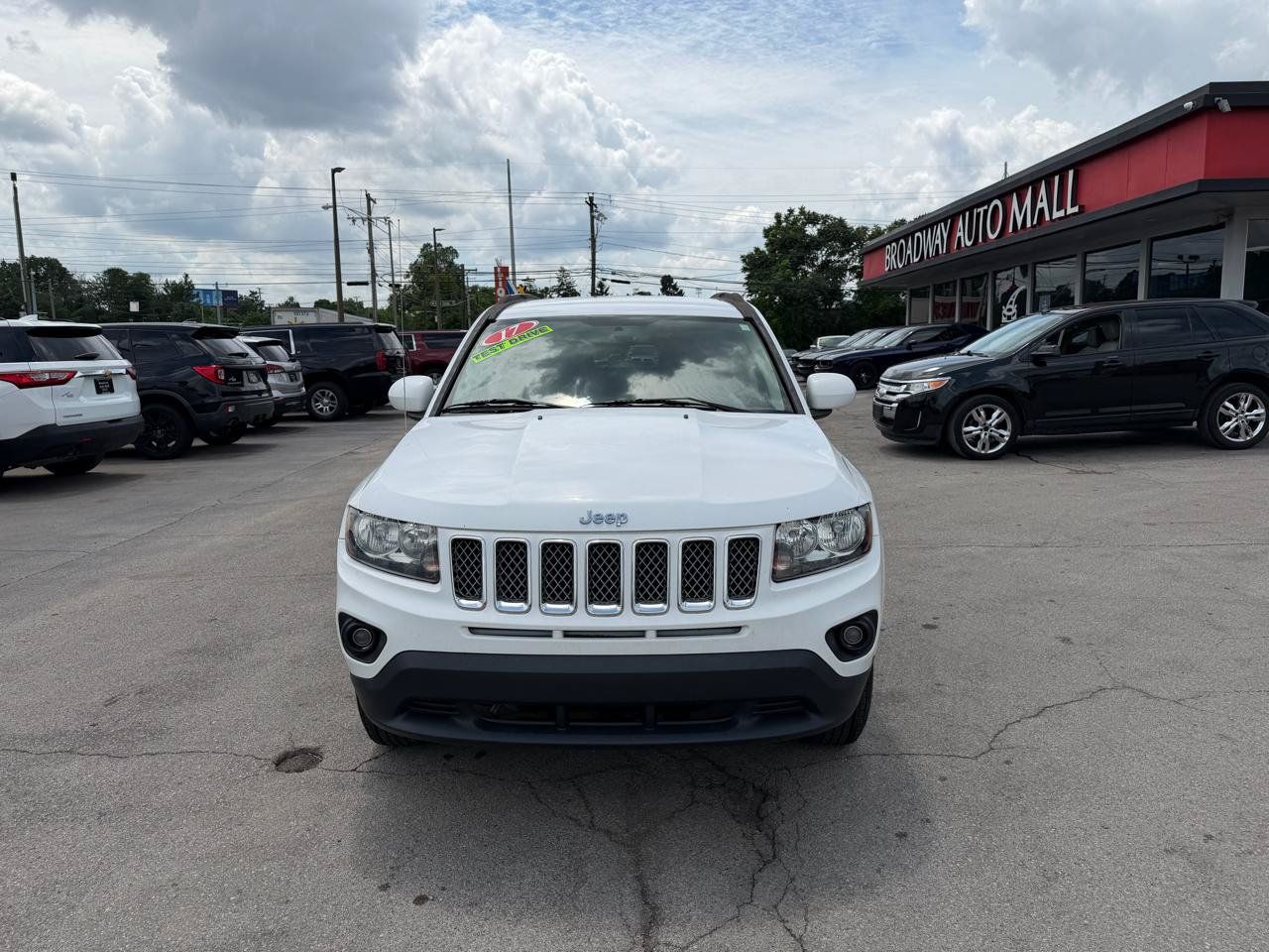 Used 2017 Jeep Compass Latitude FWD image 8