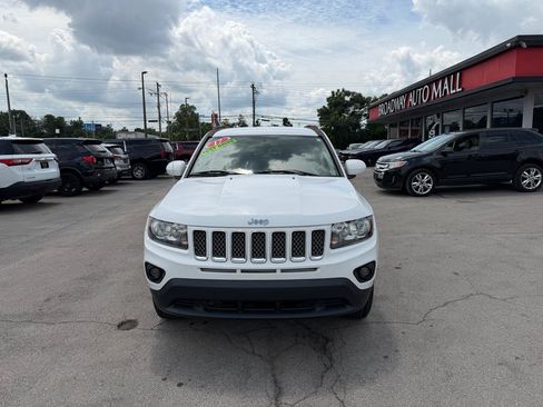 Used 2017 Jeep Compass Latitude FWD image 8