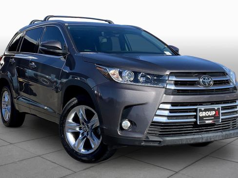 Used 2018 Toyota Highlander Limited image 3
