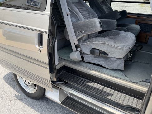 Used 2003 Chevrolet Astro RWD image 24