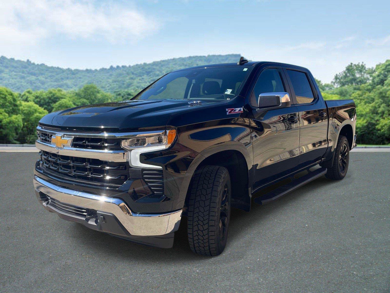 Used 2024 Chevrolet Silverado 1500 LT w/ Z71 Off-Road Package AWD/4WD image 7