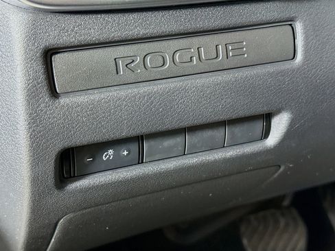 Used 2021 Nissan Rogue S image 9